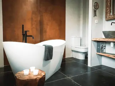a bathroom with a white tub and a toilet at Casa Cosy in Serra