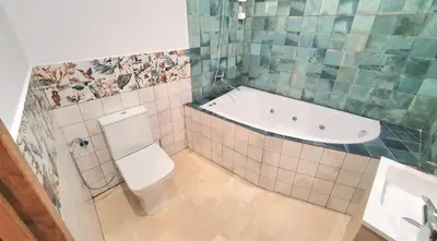 a bathroom with a tub and a toilet and a sink at PLAZA HOME ResEst in Valencia