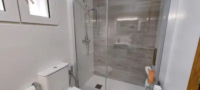 a white bathroom with a sink and a mirror at Apartamento en urbanización lujo in Tavernes de Valldigna