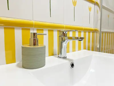 a bathroom sink with a faucet and a roll at Global Vacacional, Apartamento con gran terraza en Canet in Canet de Berenguer