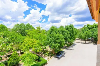 an aerial view of a car parked in a parking lot at Un endroit accueillant avec vue à Jerica in Jérica