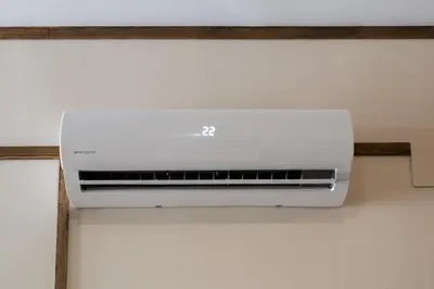 a air conditioner on a wall in a room at Le Japonais de COUP DE COEUR APPARTEMENTS in Valencia