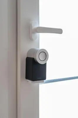 a lock on a door with a window at Le Japonais de COUP DE COEUR APPARTEMENTS in Valencia