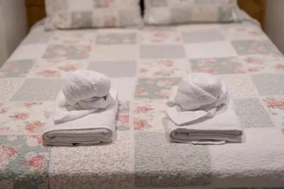 a bed with two towels on top of it at Le Provençal de COUP DE COEUR APPARTEMENTS in Valencia
