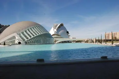 a building with a swimming pool in front of it at 10 pax, AC, Wifi gratis, Ciudad Artes y Ciencias in Valencia