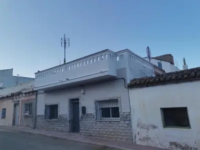an old white building on the side of a street at ROSA in Llaurí