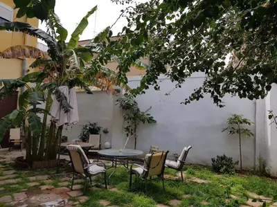 a patio with a table and chairs in a yard at Cozy apartamento en Ruzafa para 2-3 personas con aire acondicionado y salida directa a terraza in Valencia