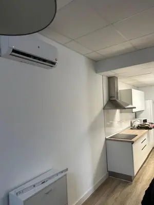 a small kitchen with white cabinets and a sink at Apartamento Valencia 17 in Paiporta