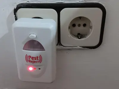 a white electrical outlet on a wall at Alojamiento Temporal para Familias, Turismo, Estudiantes y Trabajo 