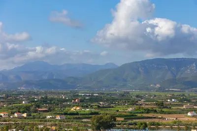 a town in a valley with mountains in the background at Cullera Beach Apartment Espacio in Cullera