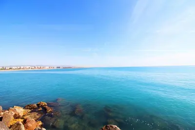 a view of a large body of water at Global Vacacional, Apartamento céntrico en Puerto de Sagunto para 5 personas in Puerto de Sagunto