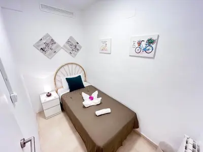 Gallery image of ☆The Peaceful Valencia Homestay☆ w/ Terrace⌘Parking⌘BBQ in Valencia