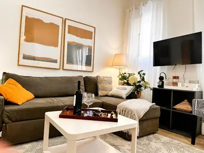 a living room with a couch and a table at apartamento muy próximo a Valencia in Burjasot