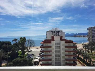 a tall white building with a beach in the background at LAS VEGAS, esc-1, 7-14 in Cullera
