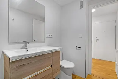 a bathroom with a sink and a toilet and a mirror at Apartamento atardecer dorado in Valencia