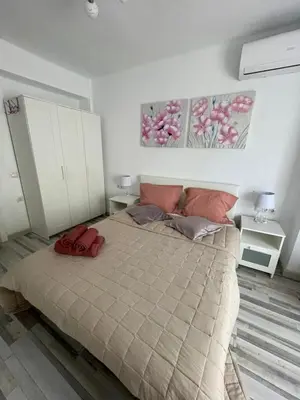 a living room with a table and a television at Piso tranquilo y luminoso en Valencia in Valencia