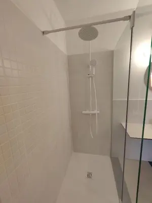 a laundry room with a washer and dryer at CariSan1 - 6 min to beach, modern, bright in Valencia