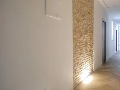 an empty hallway with a brick wall and a light at Habitación céntrica de Lujo Gv 4 in Valencia