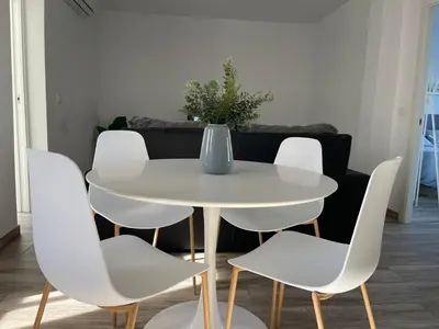 a white table with white chairs and a vase on it at Apartamento El Castell in Alaquas