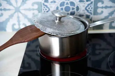 a pot on a stove with a wooden spoon at Studio chic avec terrasse, lumineux et calme 1 in Valencia