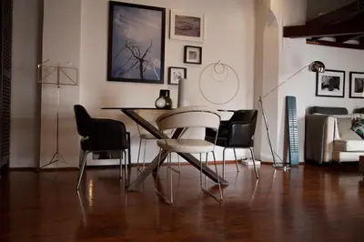 a bathroom with a sink and a mirror at BUBUFLATS Mossén in Valencia