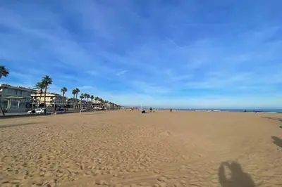 a view of a beach with people on it at Apto. luminoso con vistas en playa de La Patacona in Valencia