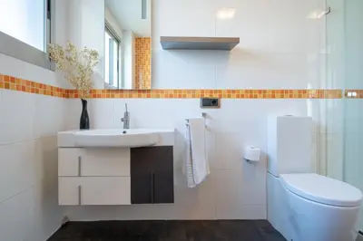 a white bathroom with a sink and a toilet at Descubre Villa Oasis - Confort, diseño y naturaleza a un paso de Valencia in Chiva