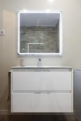 a bathroom with a sink and a mirror at Non Stress Nuevo Turia in Valencia