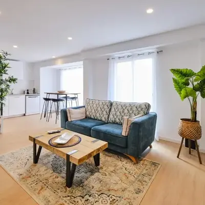 REINA FLAT
