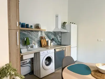a kitchen with a washing machine and a sink at Non Stress Templo in Valencia