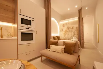 a living room with a chair and a microwave at Estudio Bohemio Centro in Valencia