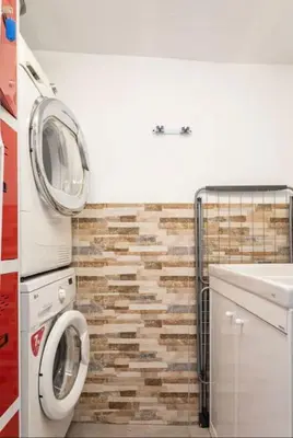 a bathroom with a washing machine and a washer at Apartamento Exclusivo en Valencia in Valencia