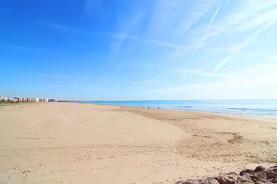 a view of the beach on a sunny day at Global Vacacional, Apartamento cerca de la playa en Puerto Sagunto in Puerto de Sagunto
