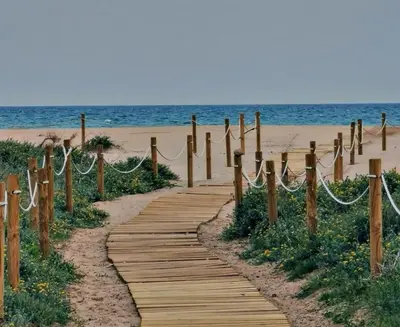 a wooden path to the beach with rope at UIM Mediterraneo PB Cendoya 1 wifi in Puerto de Sagunto