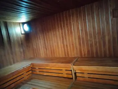 a wooden bench in a sauna with a spotlight at Relájate en pareja o familia!!! in Tavernes de Valldigna