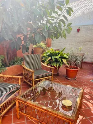 a patio with a table and chairs and plants at Loft a 5min de la playa in Valencia