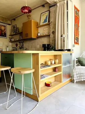 a kitchen with a counter with shelves and a table at Loft a 5min de la playa in Valencia
