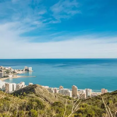 a view of a city and the ocean from a hill at Vistas espectaculares 