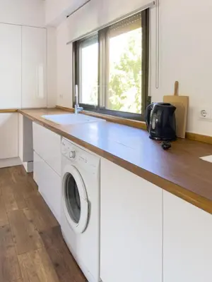 a kitchen with a washing machine under a counter at Apartamento Los Narcisos 2 in Chulilla