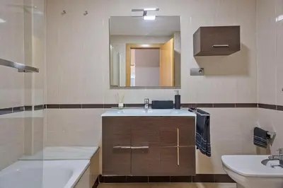 a bathroom with a sink and a mirror at Cómodo y luminoso apto cerca de Playas y Valencia in Sueca
