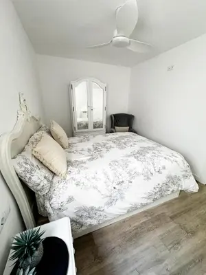 a bedroom with a large bed and a mirror at Moderno Piso en Puerto Sagunto in Puerto de Sagunto