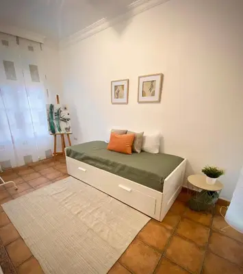 a bedroom with a bed with a green mattress at Tierra in Valencia