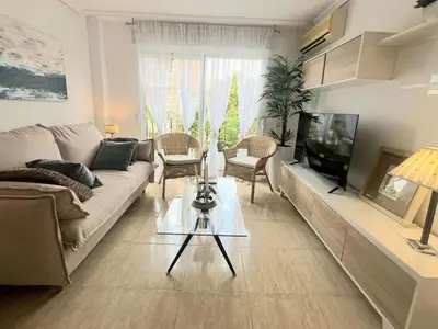 a living room with a couch and a tv at El balcón de Alexia, 5 minutos del aeropuerto in Partida de La Cañada