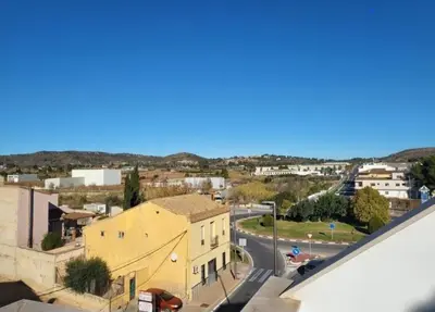 a view of a city from the roof of a building at Luminoso ático dúplex con terraza de césped in Montroy
