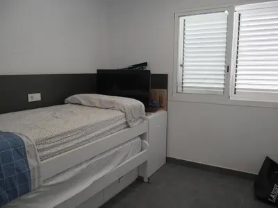 a bedroom with a bed and a window at Bellaterra, BQ-2, BAJO A in Cullera