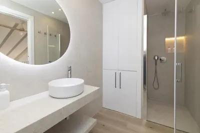 a bathroom with a sink and a mirror at ApartUP Ca La Leni Beach V in Valencia