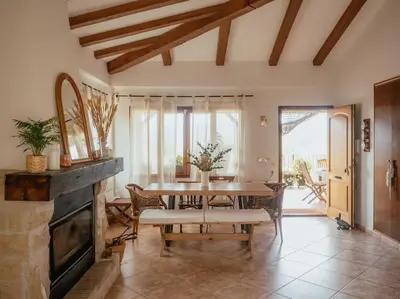 a dining room with a table and a fireplace at Casa Marla, Siete Aguas in Siete Aguas