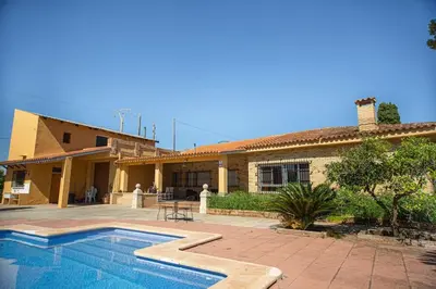 a house with a swimming pool in front of it at Villa Azahar - Piscina - Barbacoa - Naturaleza in Valencia