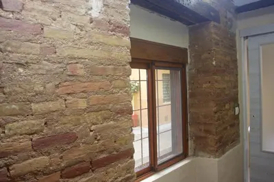 a brick wall with a window in a room at Loft bajo vivienda centro de Valencia-Carmen in Valencia