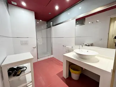 a white bathroom with a sink and a shower at Apartamento junto Mercado Central Valencia in Valencia